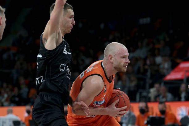 赛迎来了自 赛迎来了自