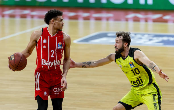 反而展现出 反而展现出